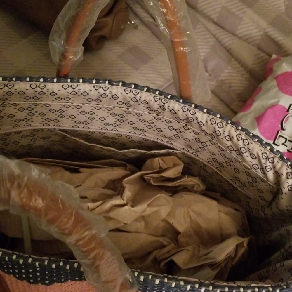 Purse - Picture 2 of 3